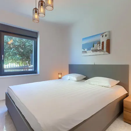 Wing 77 By Interhome Apartamento Pula