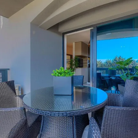 Wing 77 By Interhome Appartement *