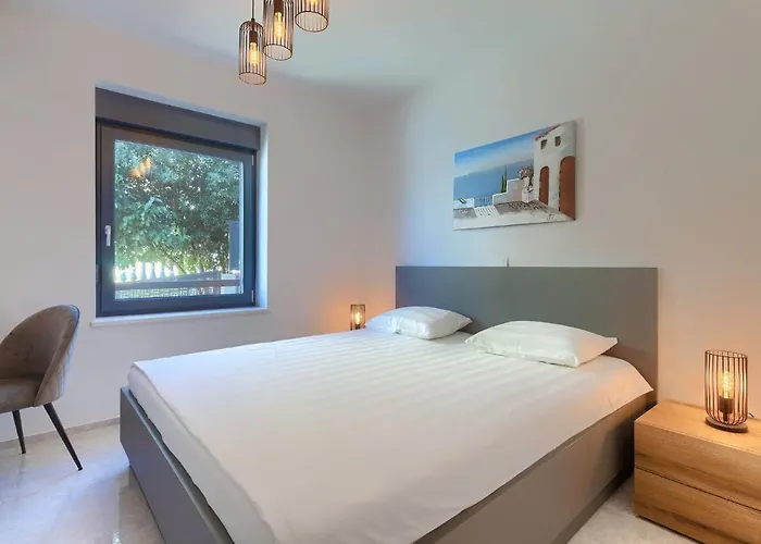 Wing 77 By Interhome Apartment Pula