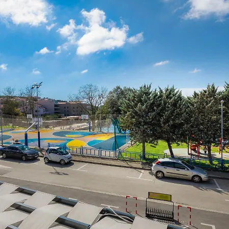 Wing 77 By Interhome * Pula